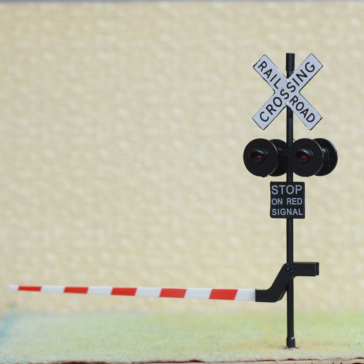 2 x O scale railroad grade crossing signal gate stop lever arm + flasher #48B40